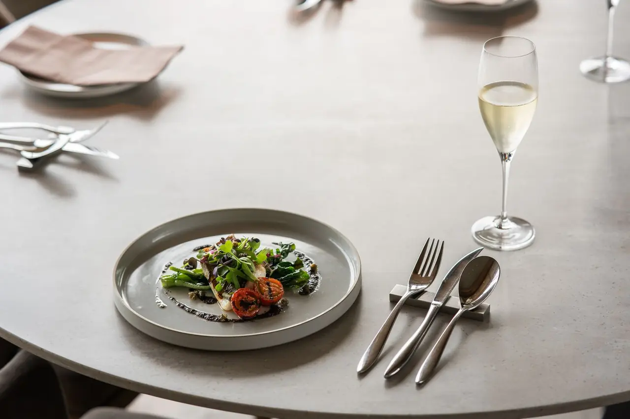 Elegant seated dinner course